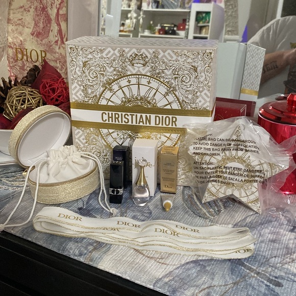 Dior Holiday Pouch Gift Set - Picture 3 of 11